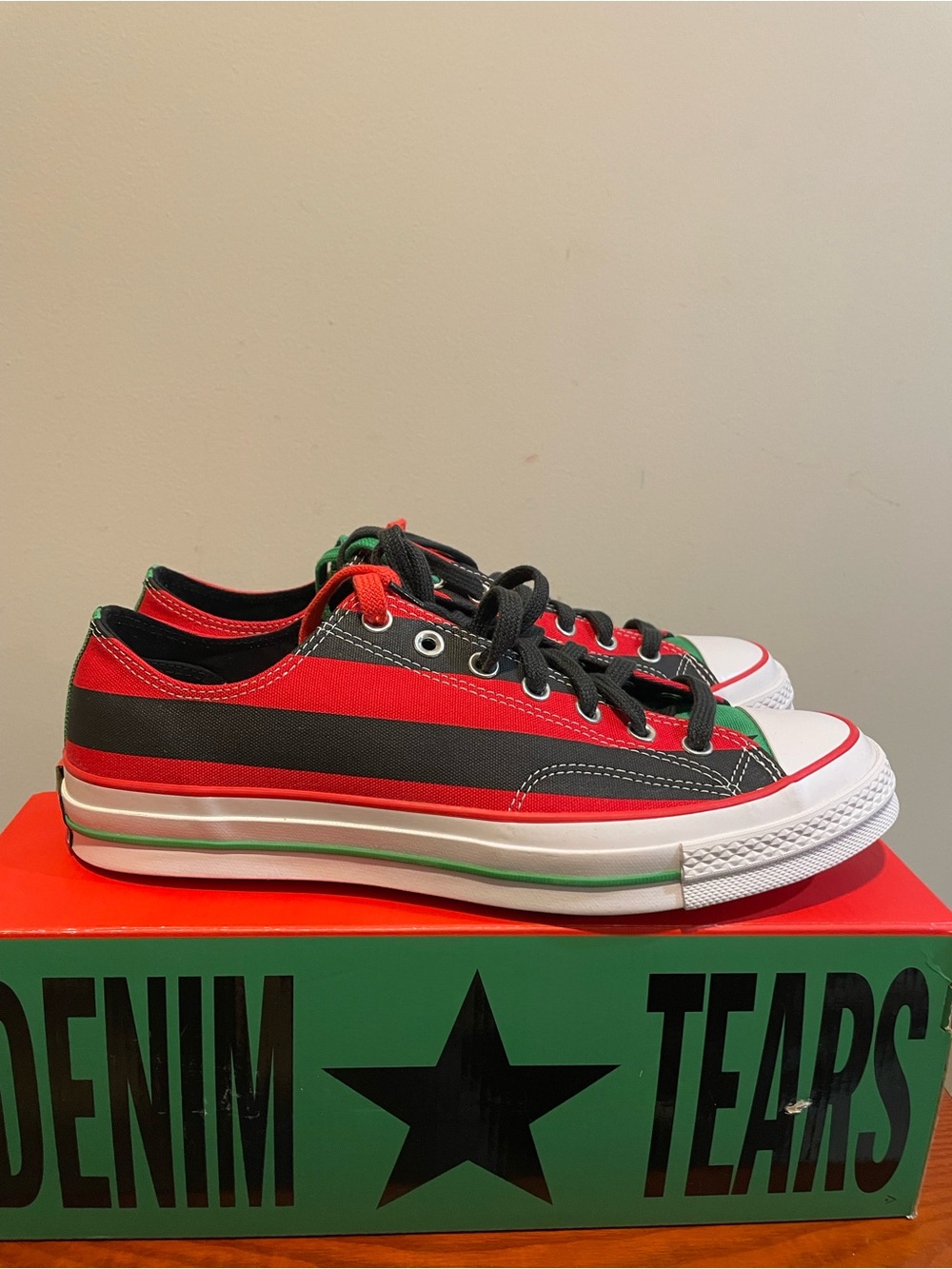 Converse Chuck 70 Ox Black Beauty/Fiery Sneakers